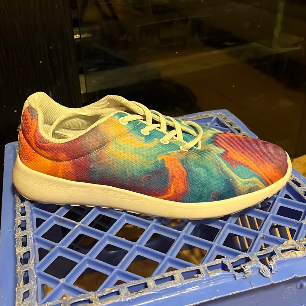 Tennis shoes